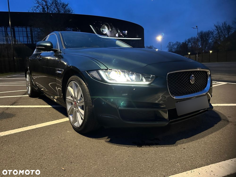 Jaguar XE 2.0 D Prestige - 3