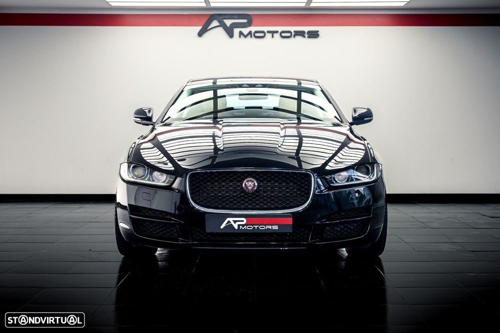Jaguar XE 2.0 D Prestige Aut. - 4