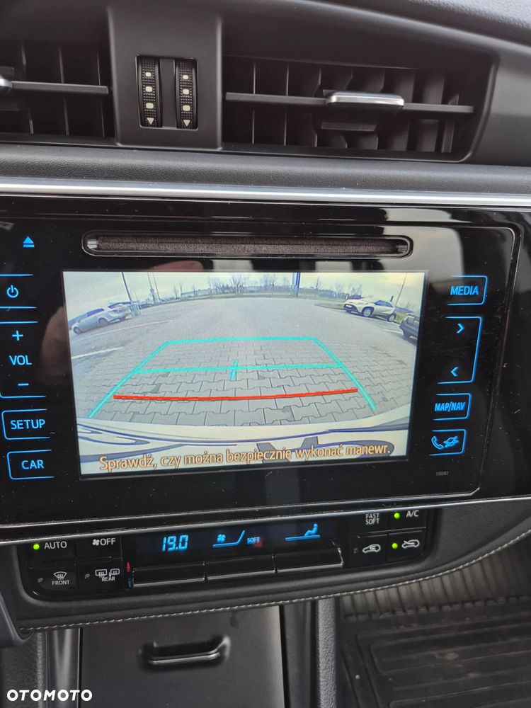 Toyota Auris 1.6 Premium - 19