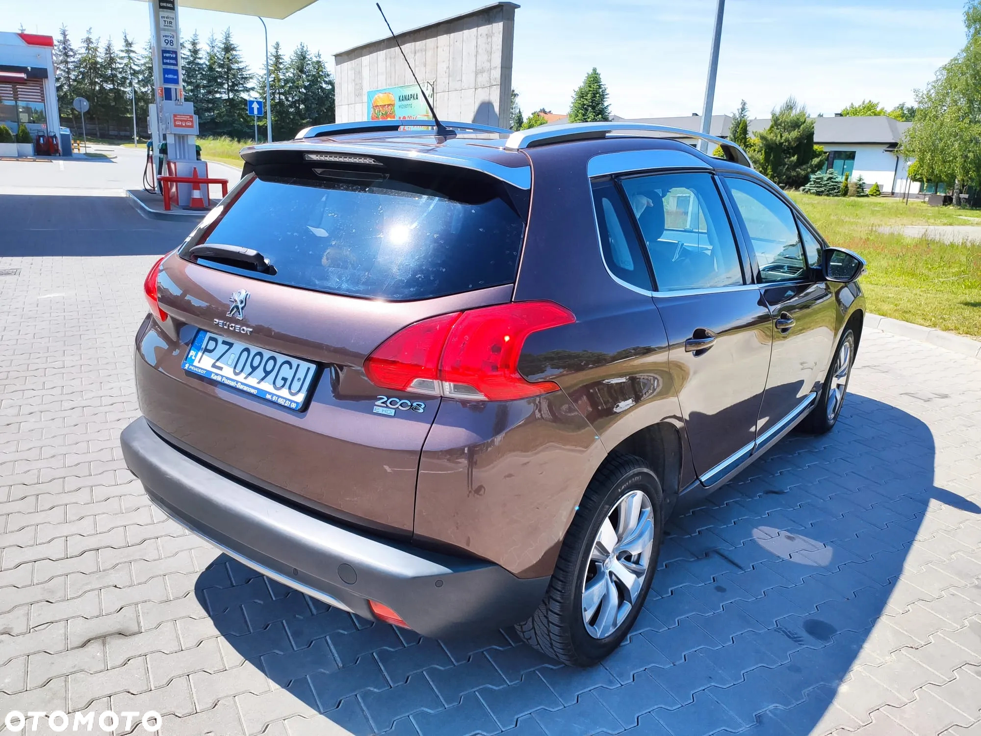Peugeot 2008 1.6 e-HDi Allure S&S - 8