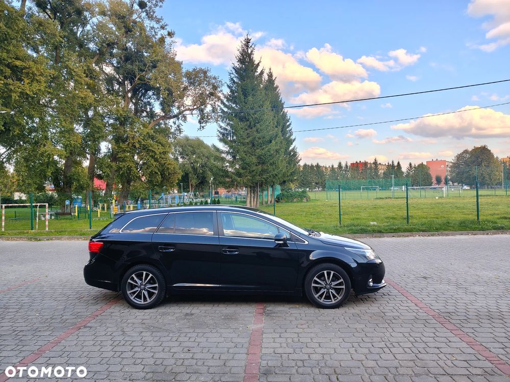 Toyota Avensis Combi 1.8 Executive - 28