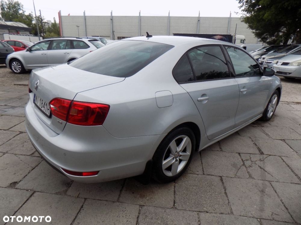 Volkswagen Jetta - 3