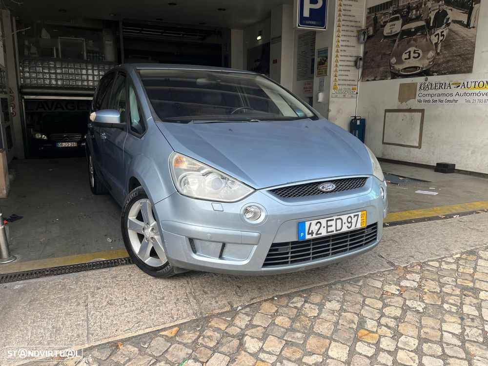 Ford S-Max 2.0 TDCi Titanium 7L — fotografia 2