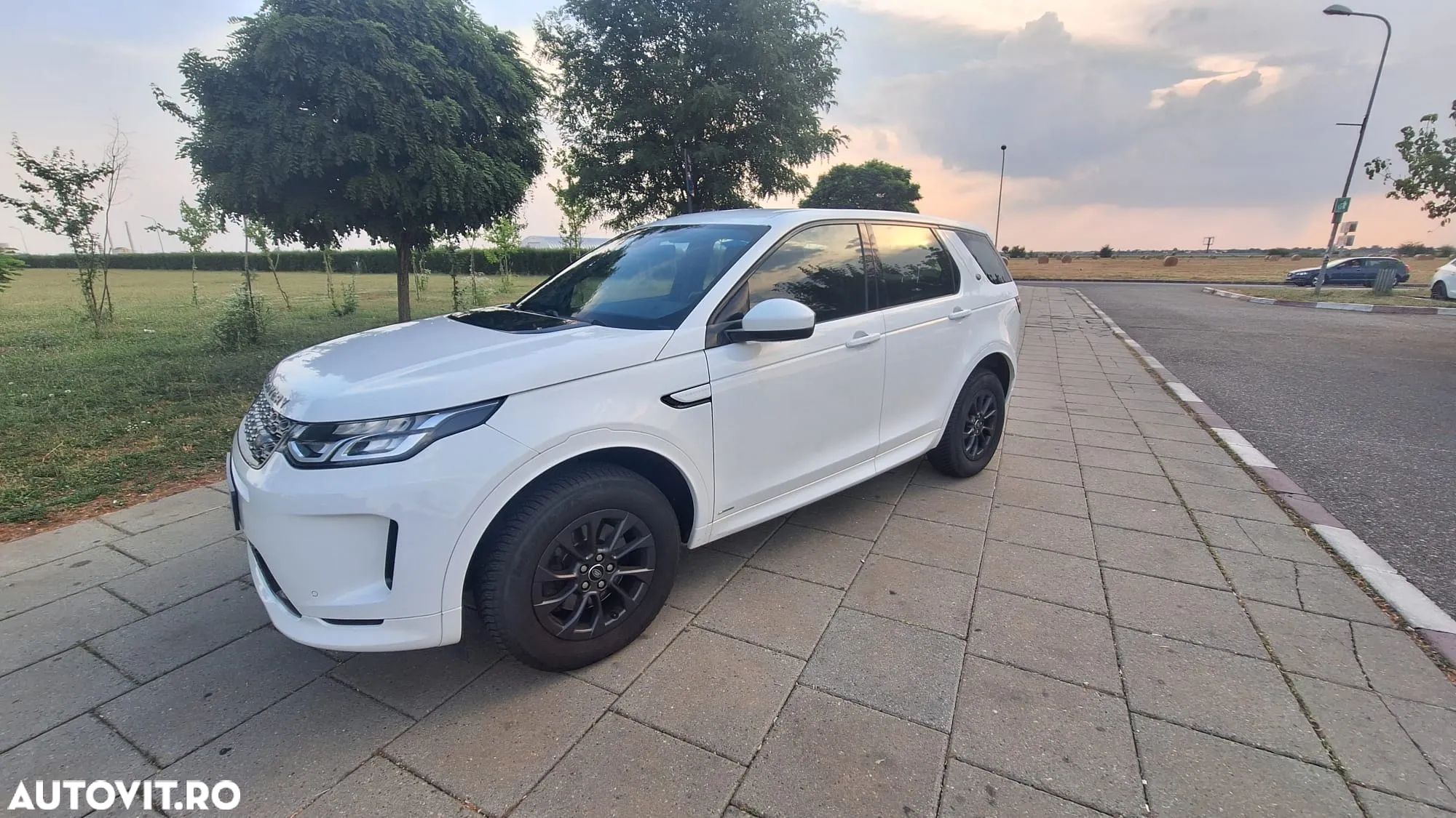 Land Rover Discovery Sport 2.0 P200 R-Dynamic MHEV - 2
