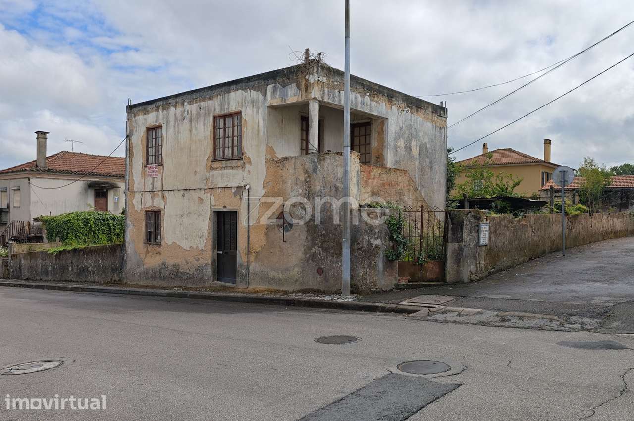 Moradia P/Restauro no Centro de São João da Madeira - Grande imagem: 5/6