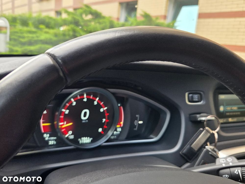 Volvo V40 T2 Momentum - 39