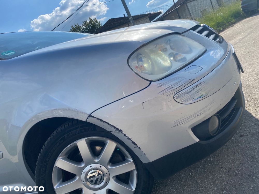 Volkswagen Touran 1.6 FSI Highline - 4