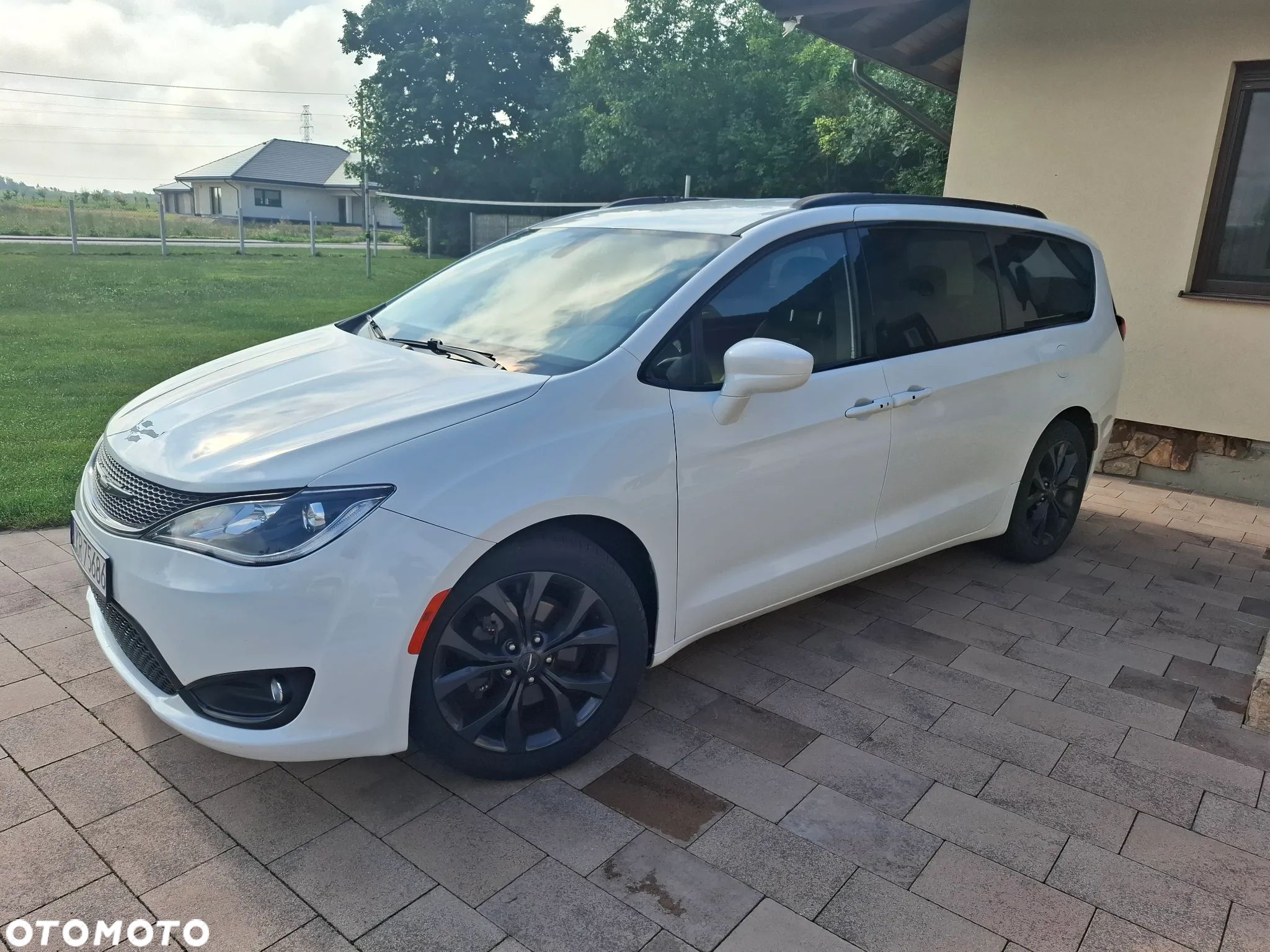 Chrysler Pacifica - 1