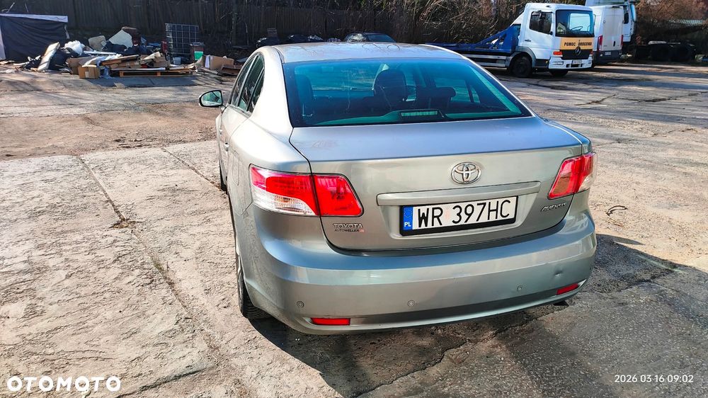 Toyota Avensis 1.6 Sol - 10