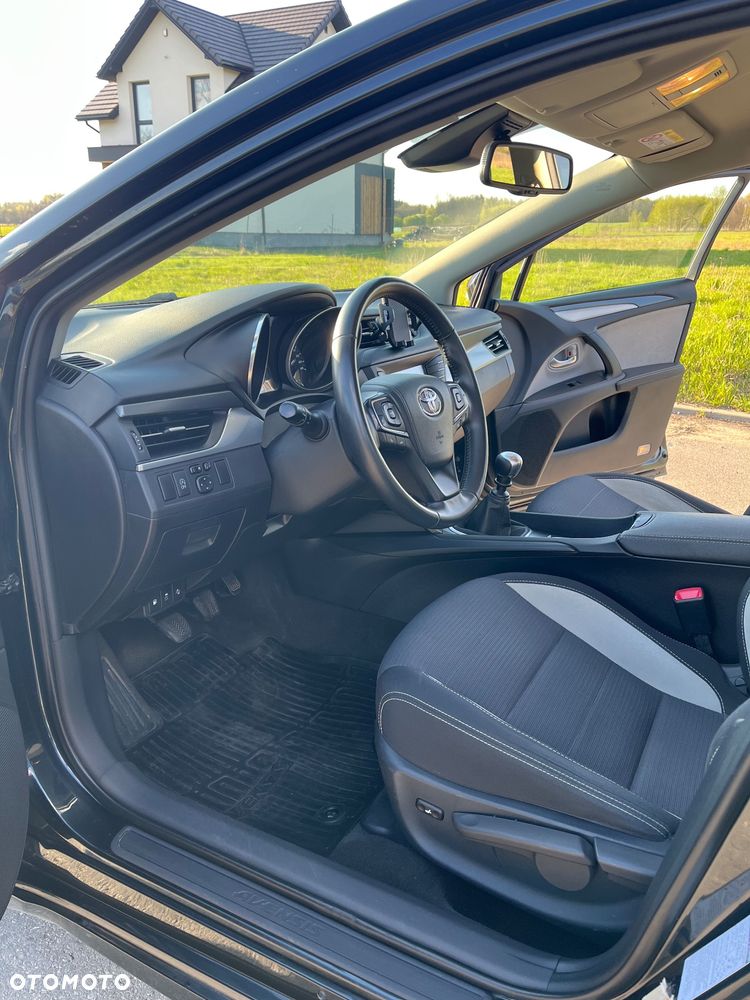 Toyota Avensis - 12