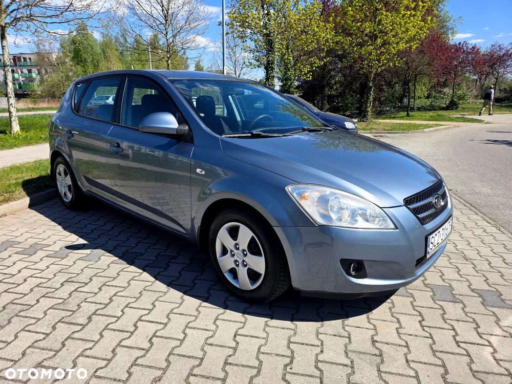 Kia Ceed 2.0 crdi Comfort + - 11