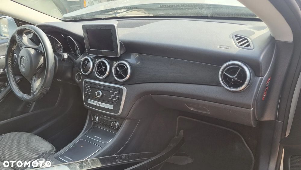 Mercedes-Benz CLA 200 d 7G-DCT UrbanStyle Edition - 27