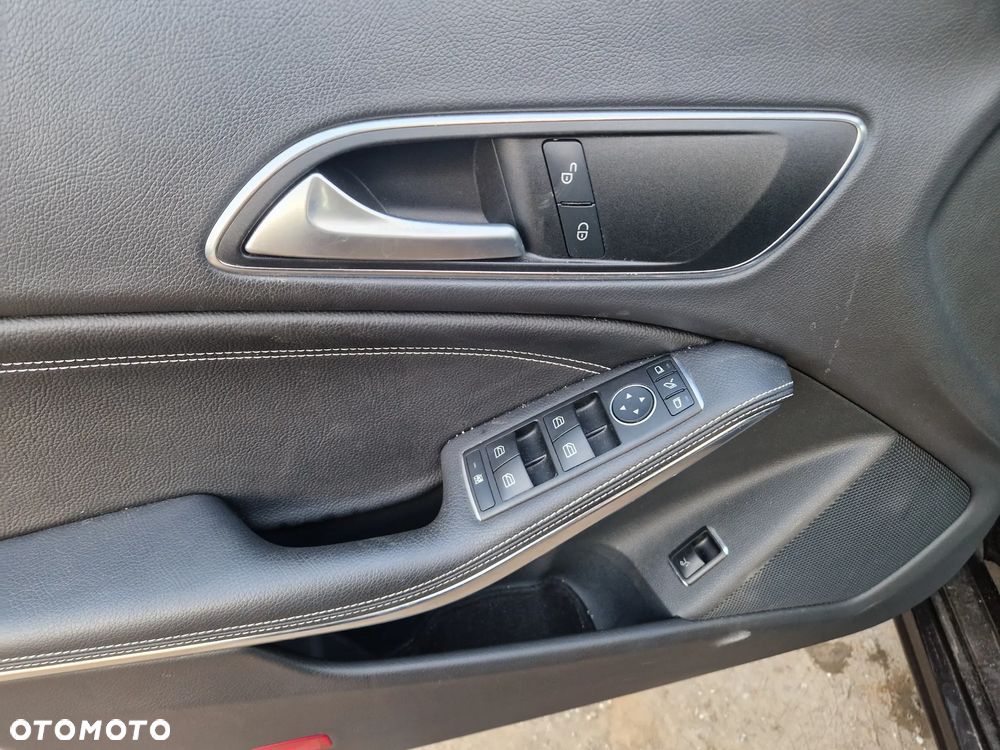 Mercedes-Benz CLA 220 4Matic 7G-DCT UrbanStyle Edition - 8