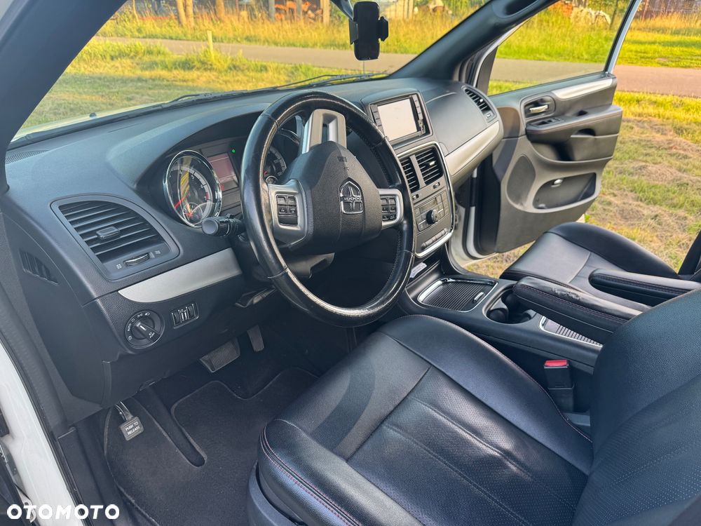 Dodge Grand Caravan 3.6 R/T - 24