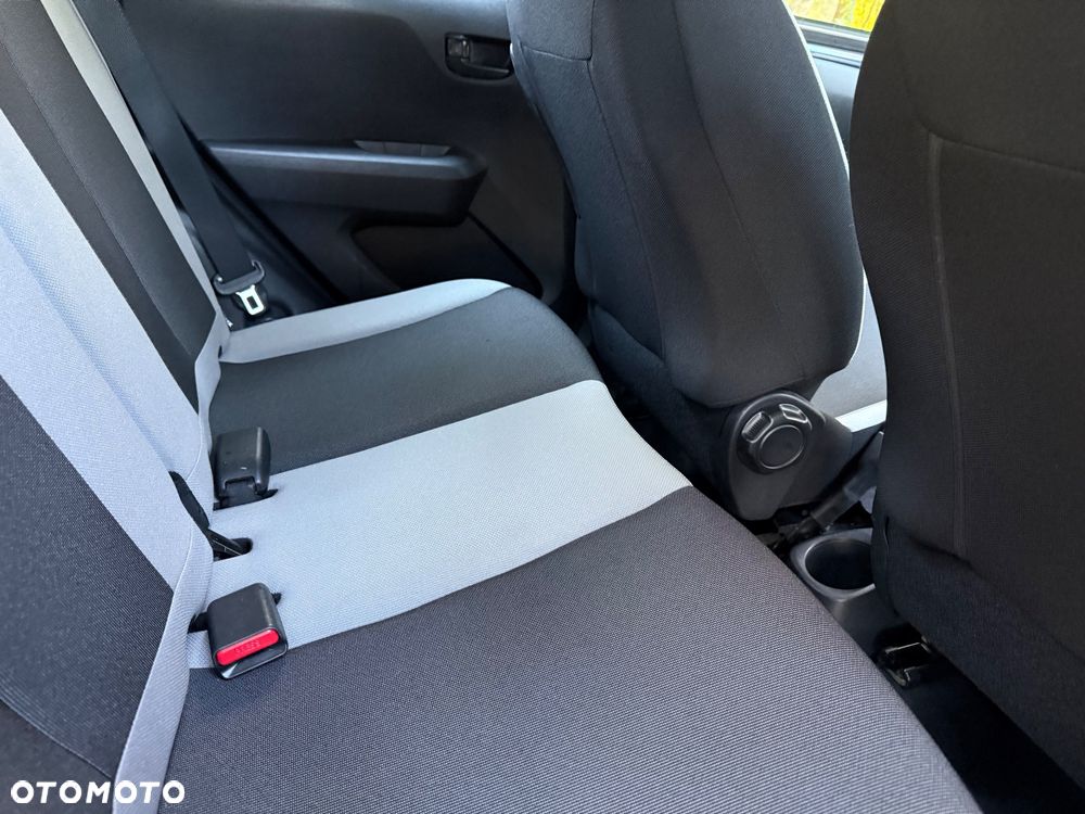 Toyota Aygo x-play touch - 10