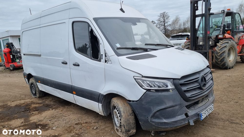 Mercedes-Benz Sprinter - 12