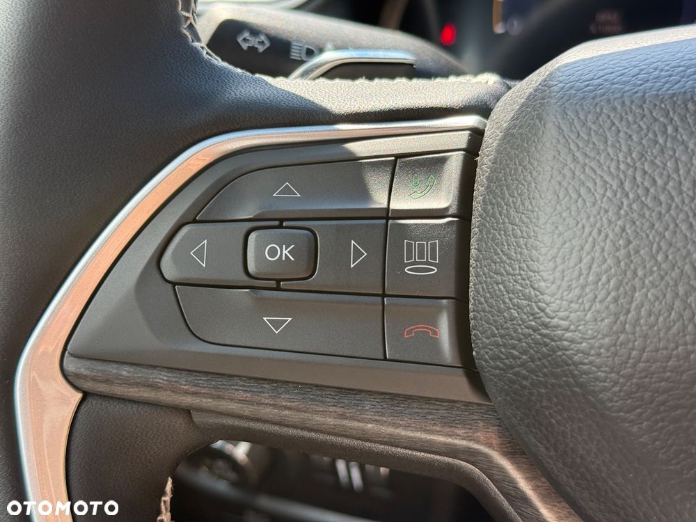 Jeep Grand Cherokee - 23