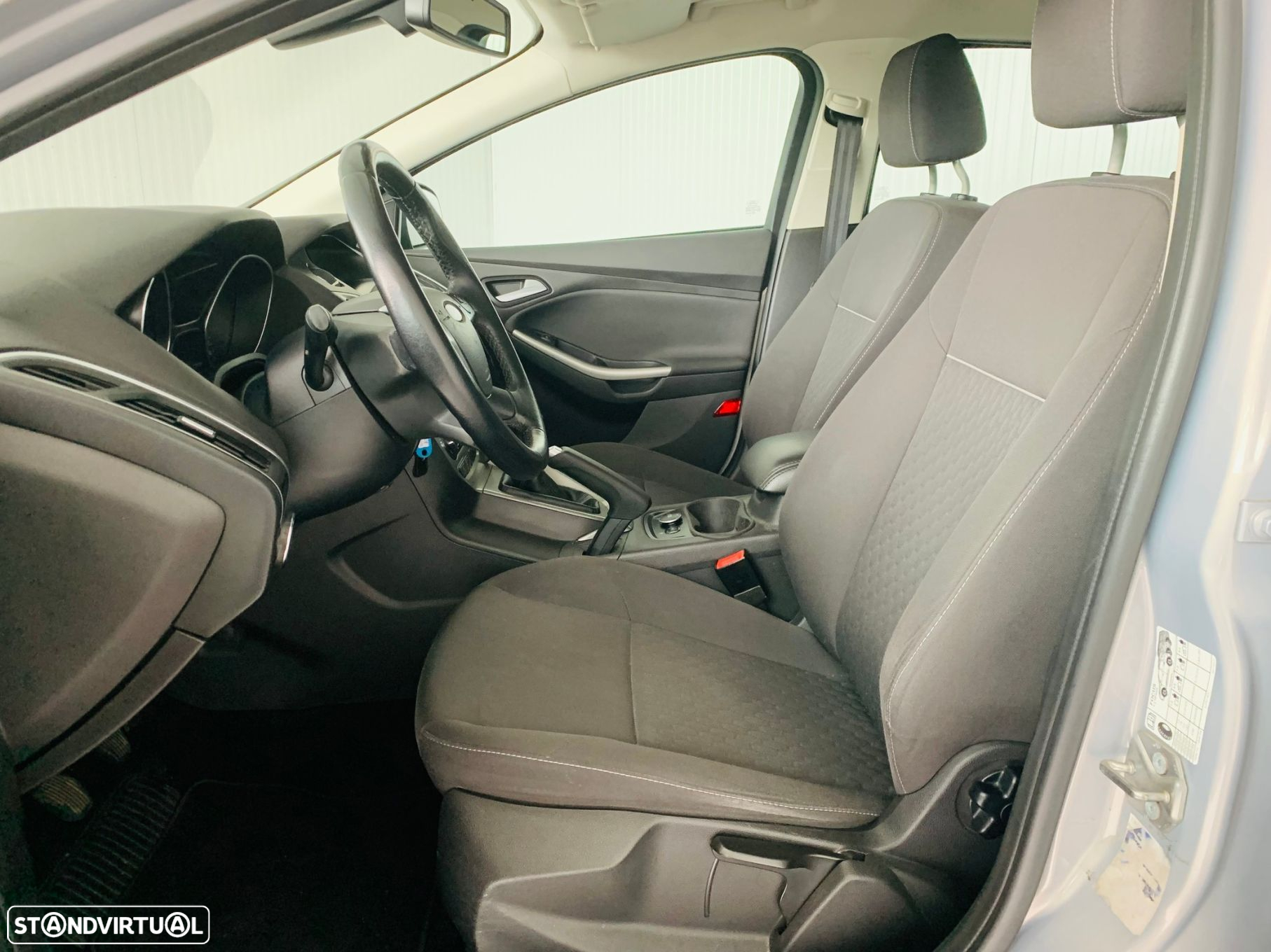 Ford Focus 1.0 EcoBoost S&S TITANIUM - 8