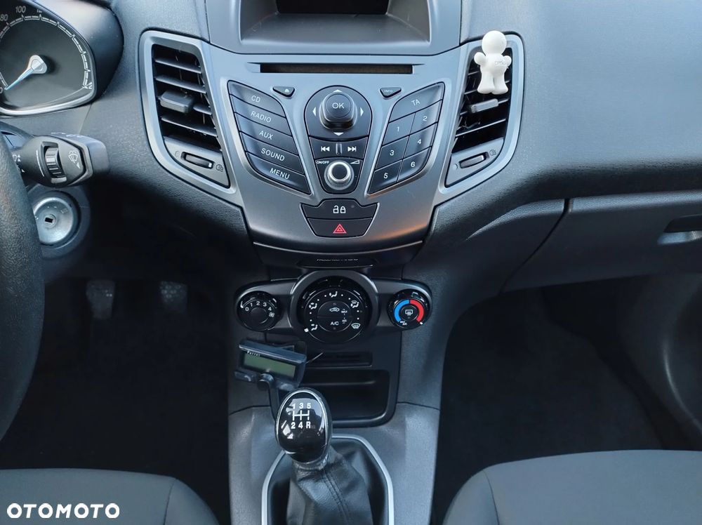 Ford Fiesta 1.25 Champions Edition - 28