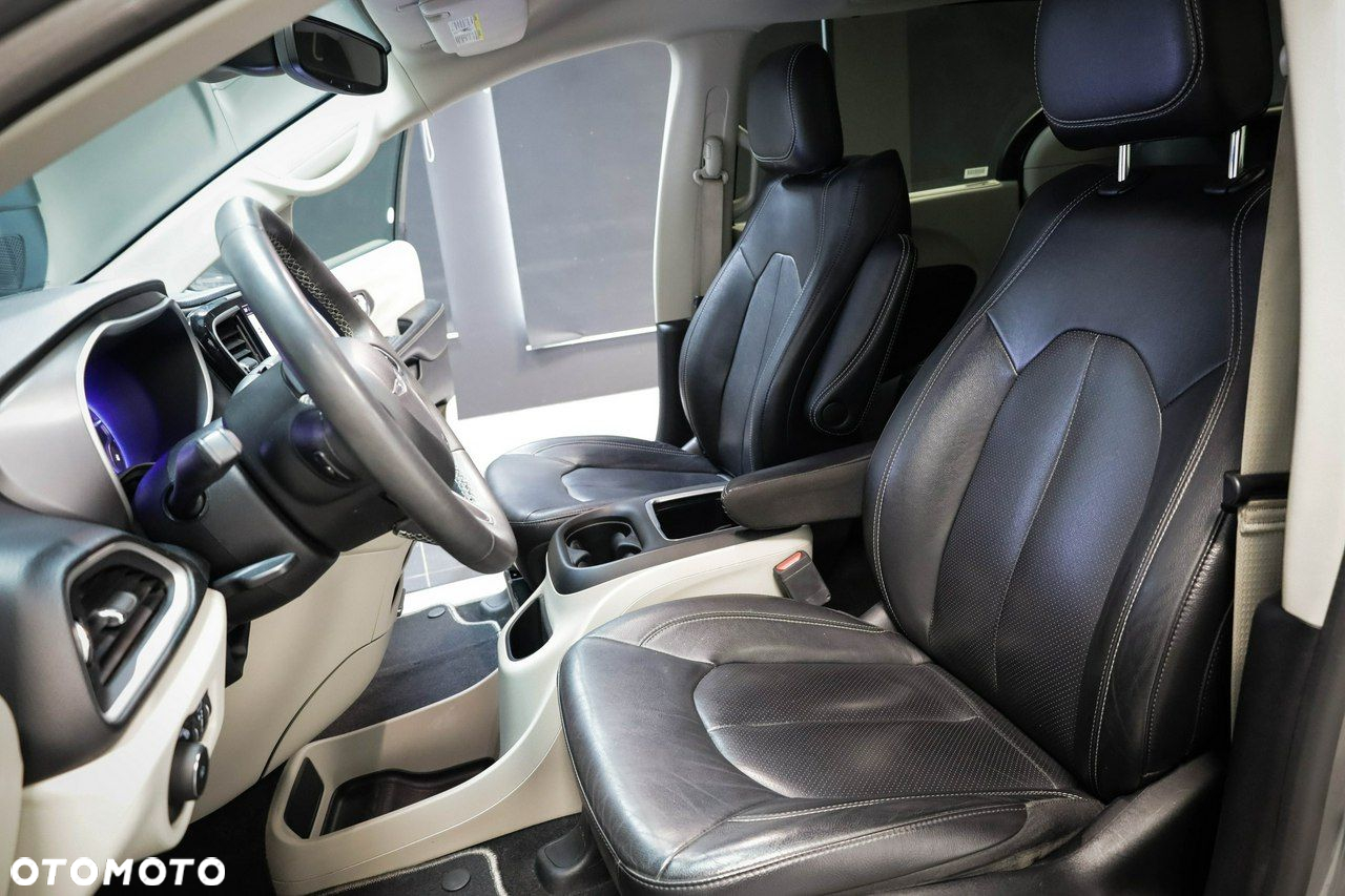 Chrysler Pacifica - 18