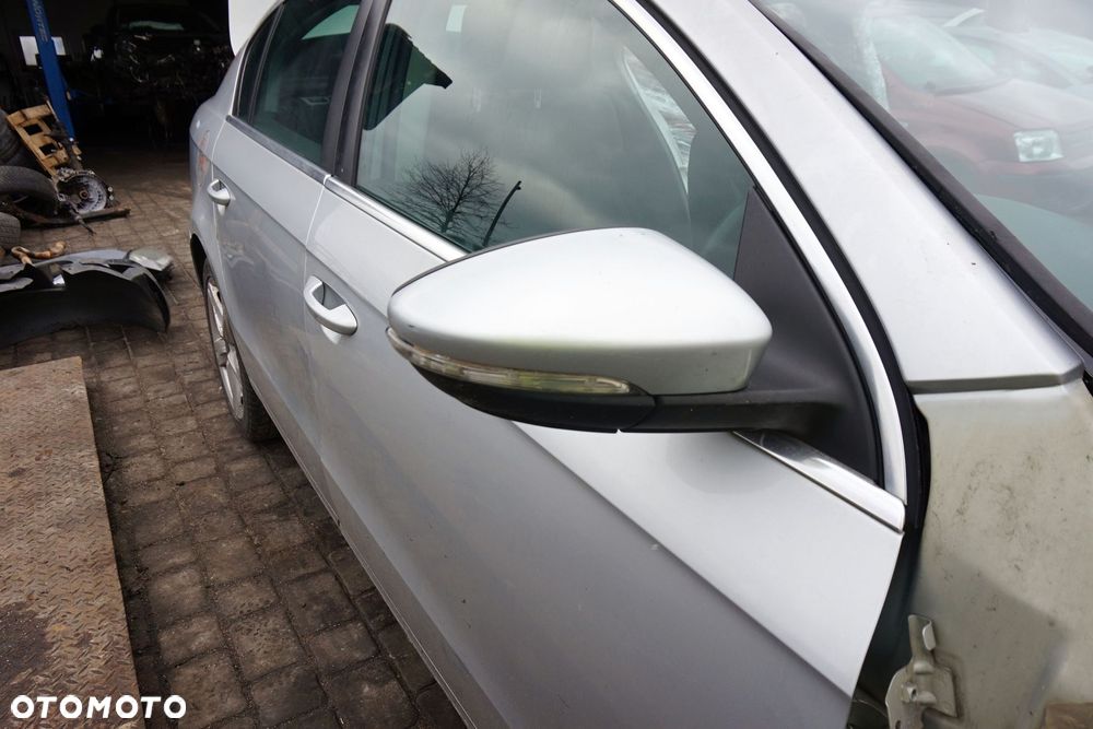 LUSTERKO ELEKTRYCZNE PRAWE PASSAT B7 LA7W UK SREBRNY VOLKSWAGEN 2010-2014 - 1