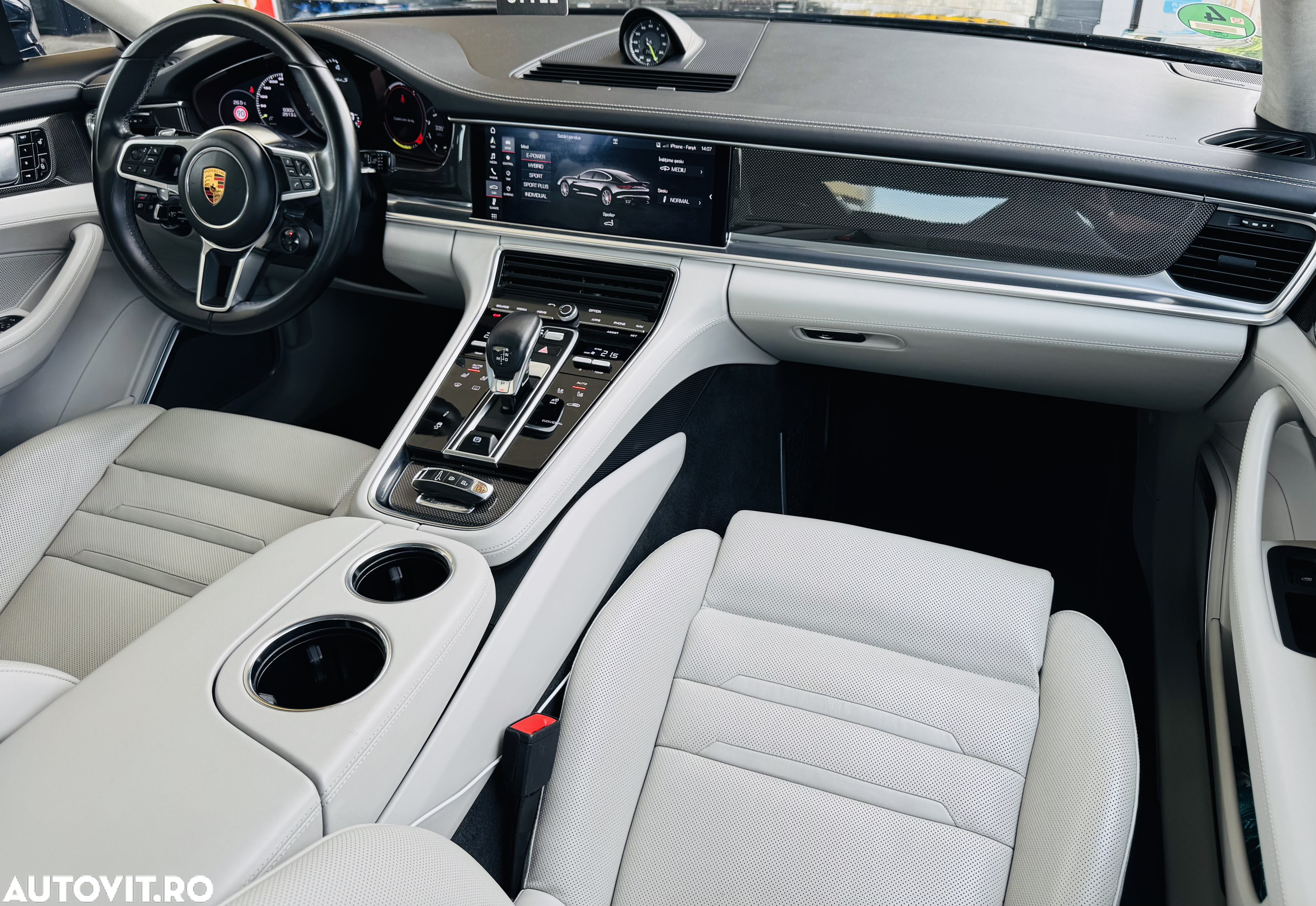 Porsche Panamera - 21