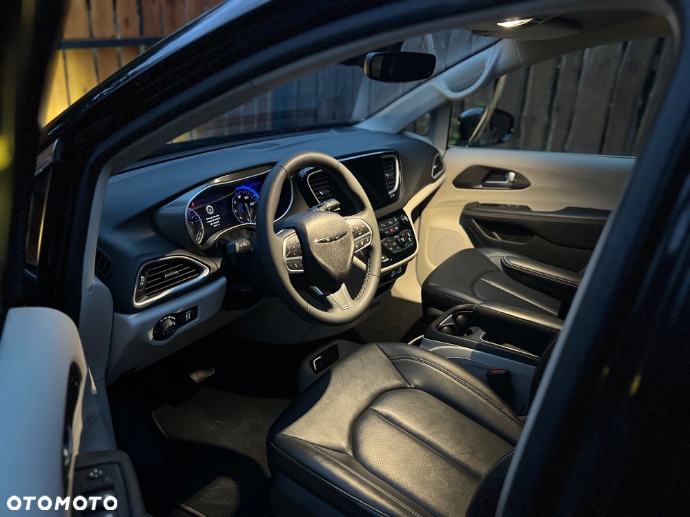 Chrysler Pacifica - 10