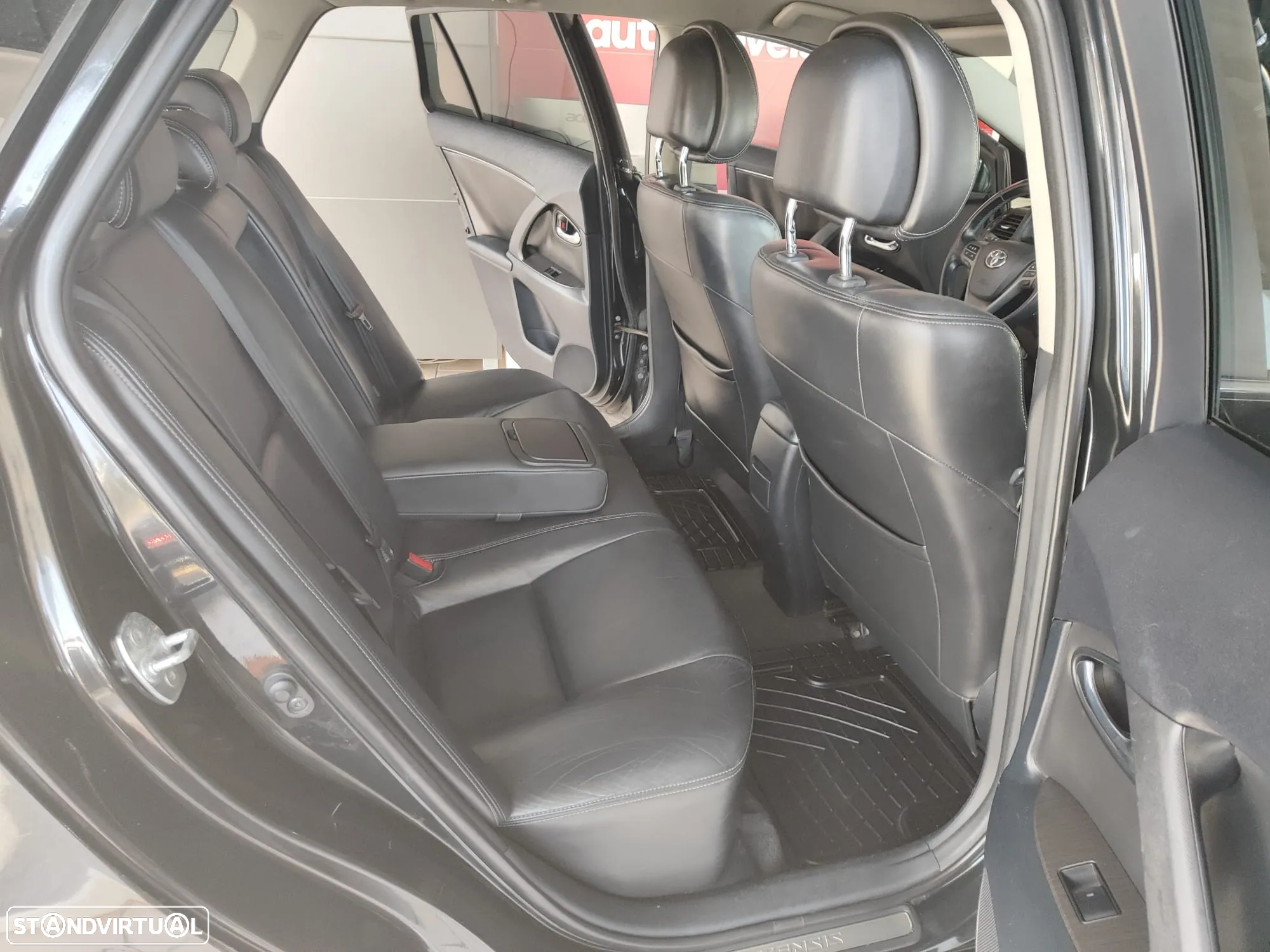Toyota Avensis SW 2.2 D-4D Premium - 23