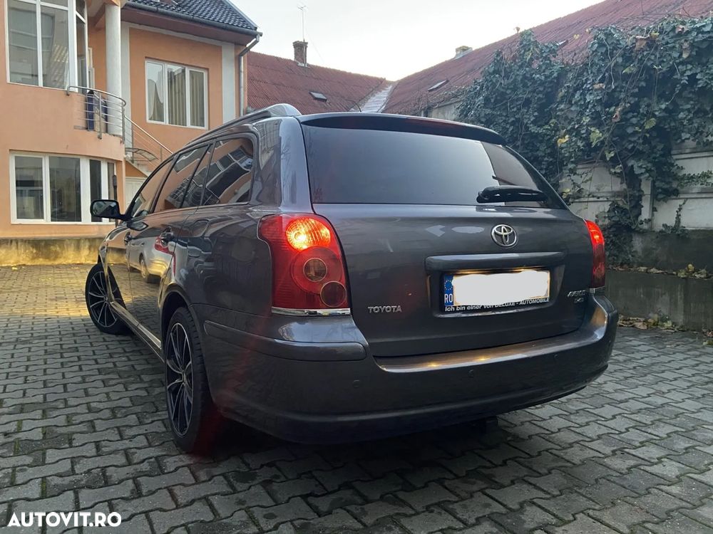 Toyota Avensis 2.2 D-4D Sol - 4