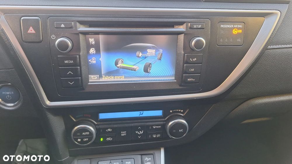 Toyota Auris 1.8 HSD Luna - 19