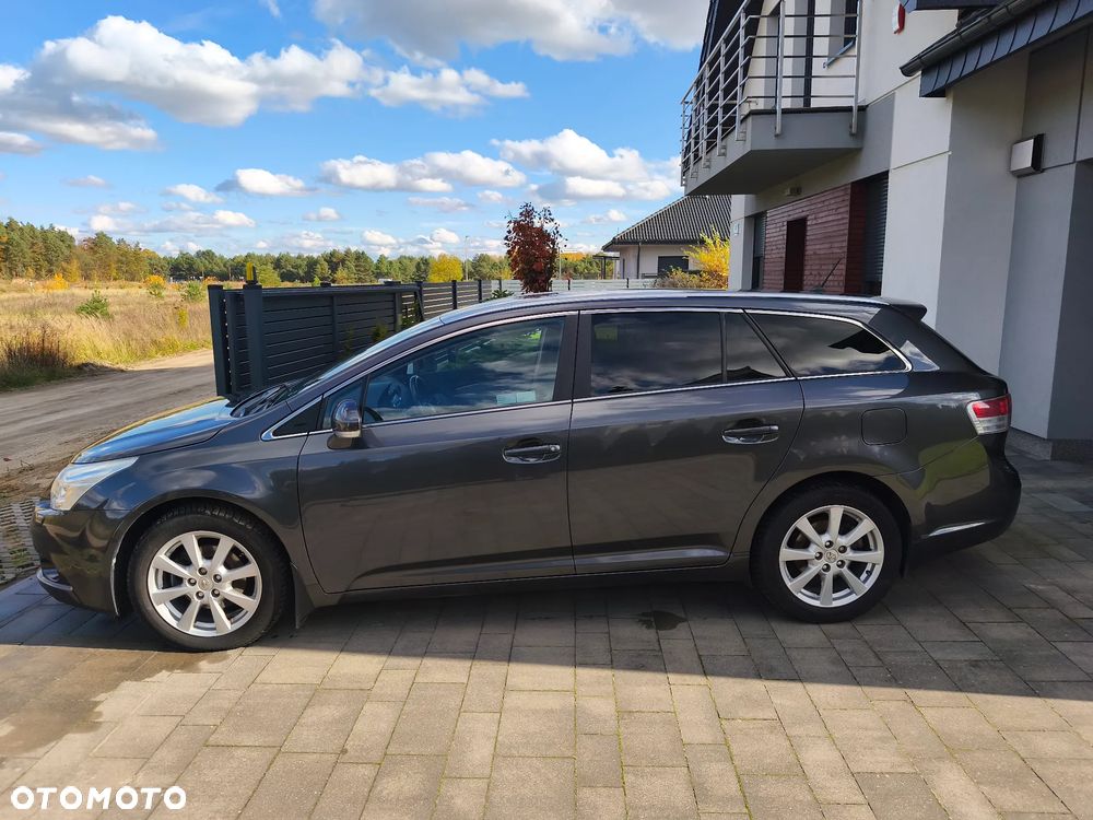 Toyota Avensis 2.0 D-4D Premium - 11