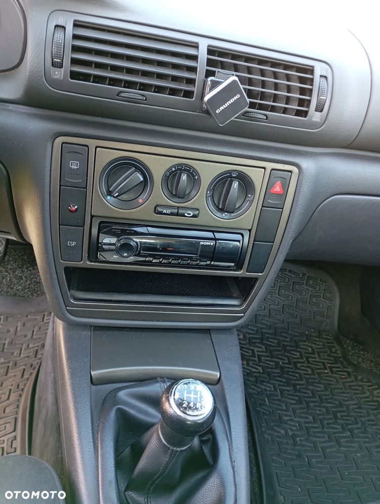 Volkswagen Passat 1.9 TDI Comfortline - 3