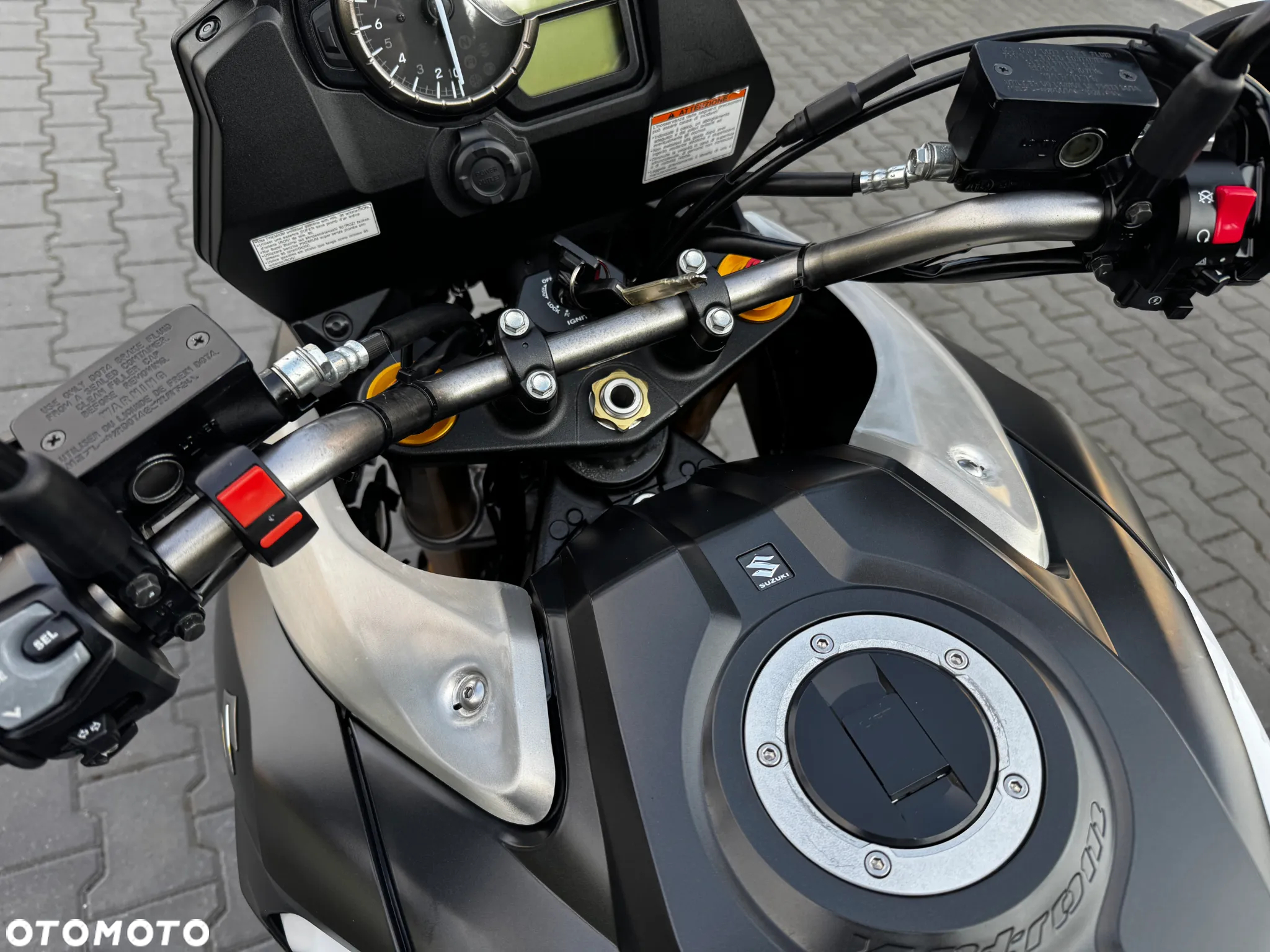 Suzuki V-STROM - 27