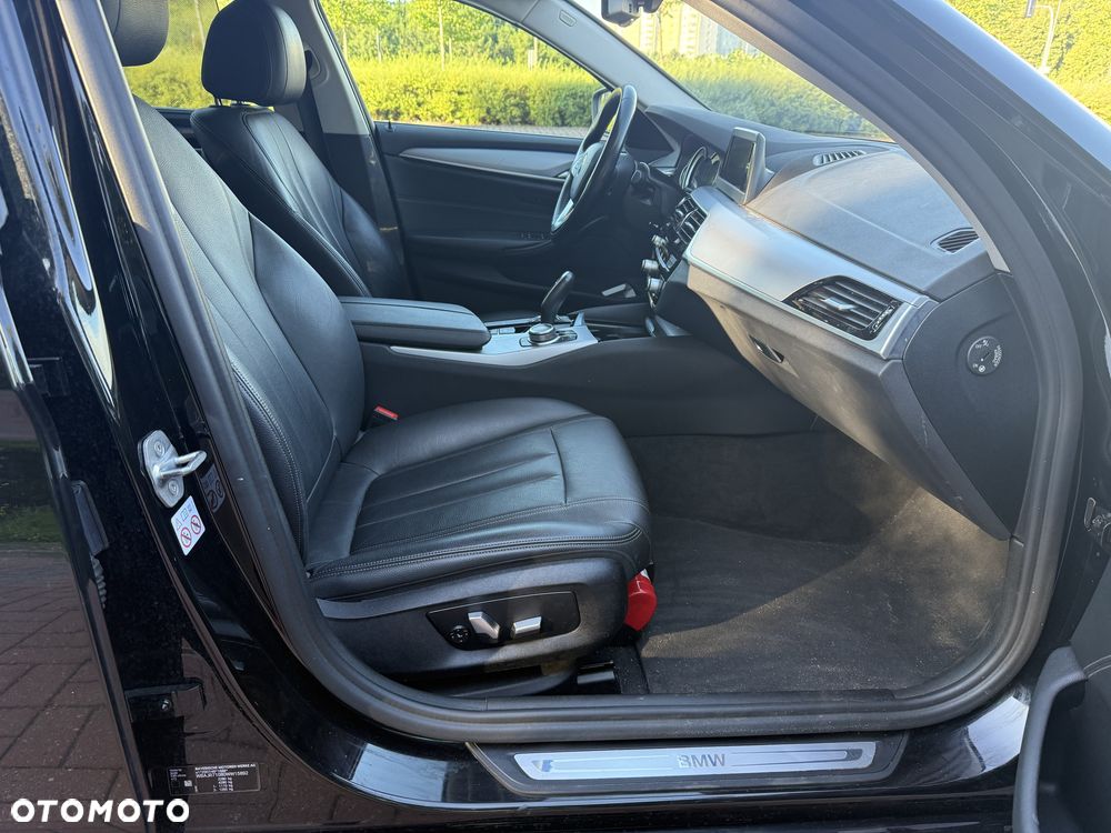 BMW Seria 5 530i xDrive - 10