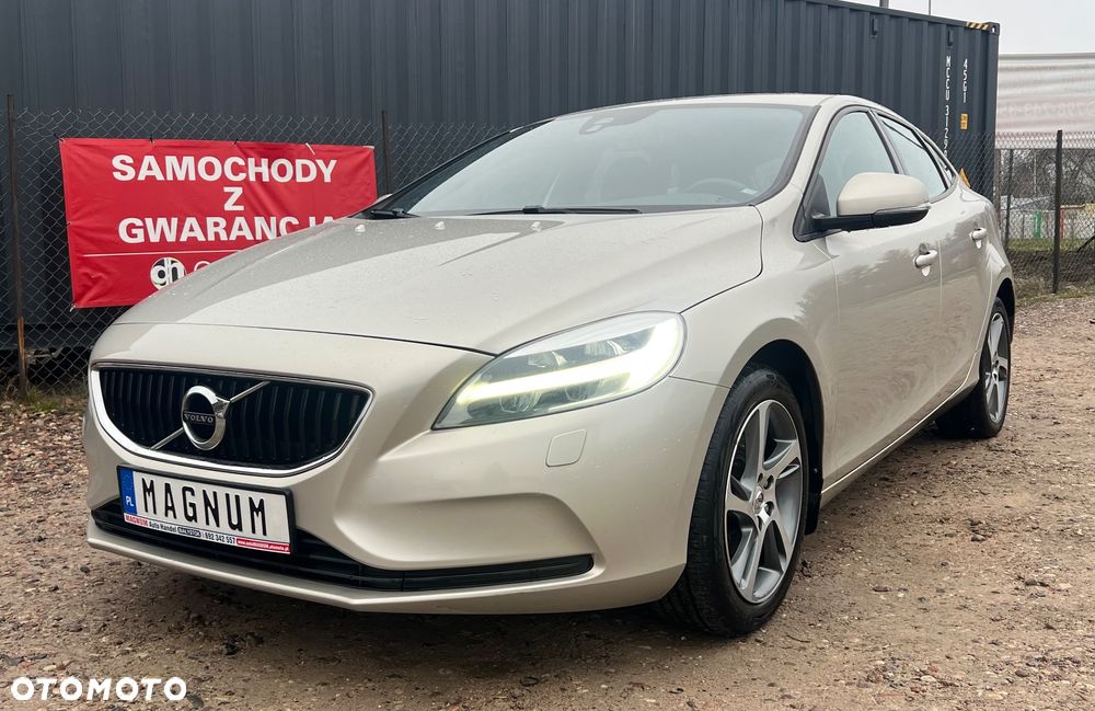 Volvo V40 D3 Momentum - 1