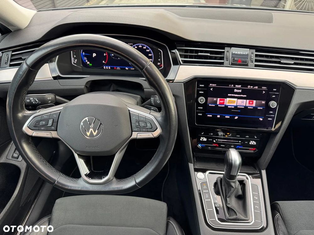 Volkswagen Passat Variant 2.0 TDI SCR Elegance DSG - 17