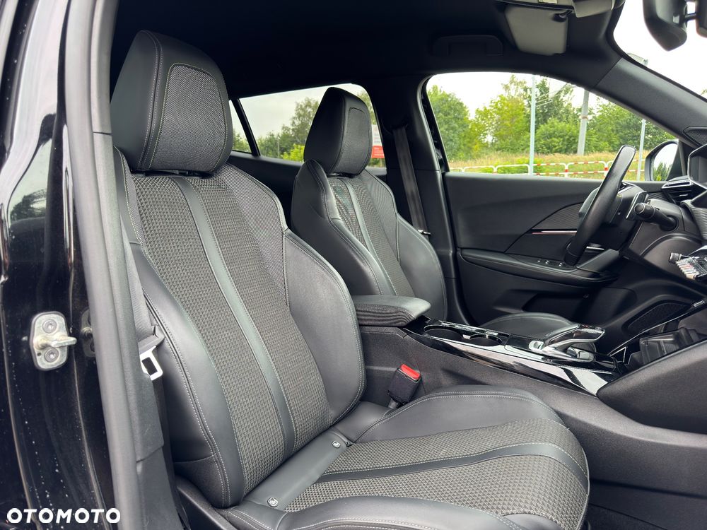 Peugeot 2008 PureTech 130 EAT8 GT - 24