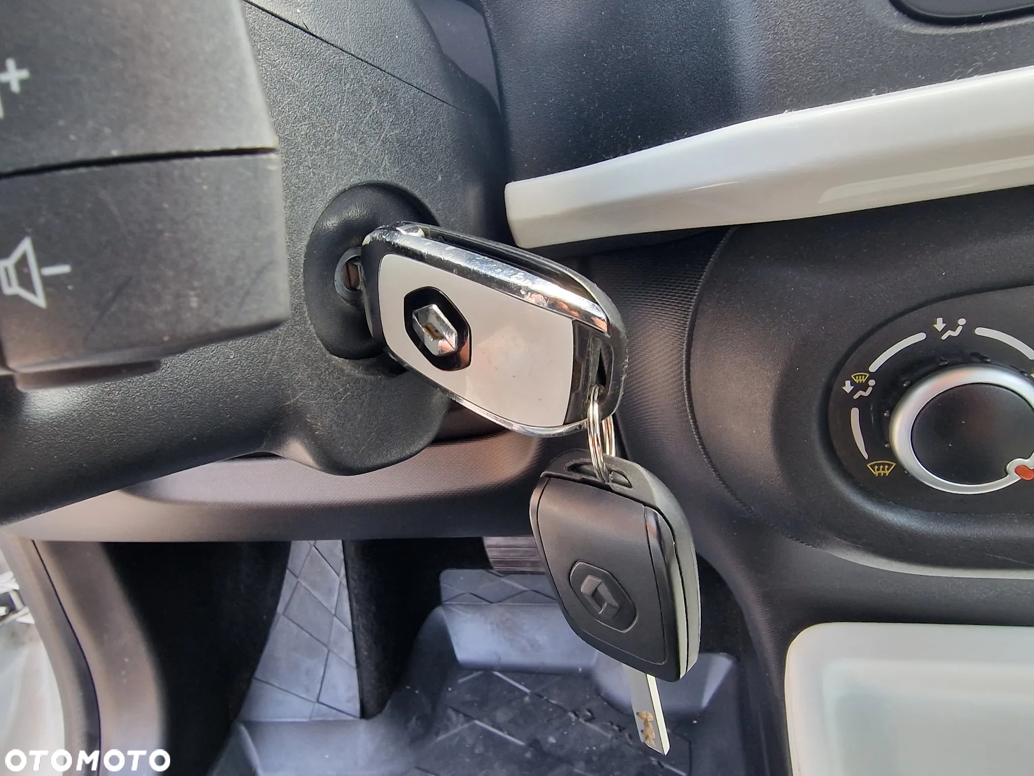 Renault Twingo ENERGY TCe 90 EDC Cosmic - 23