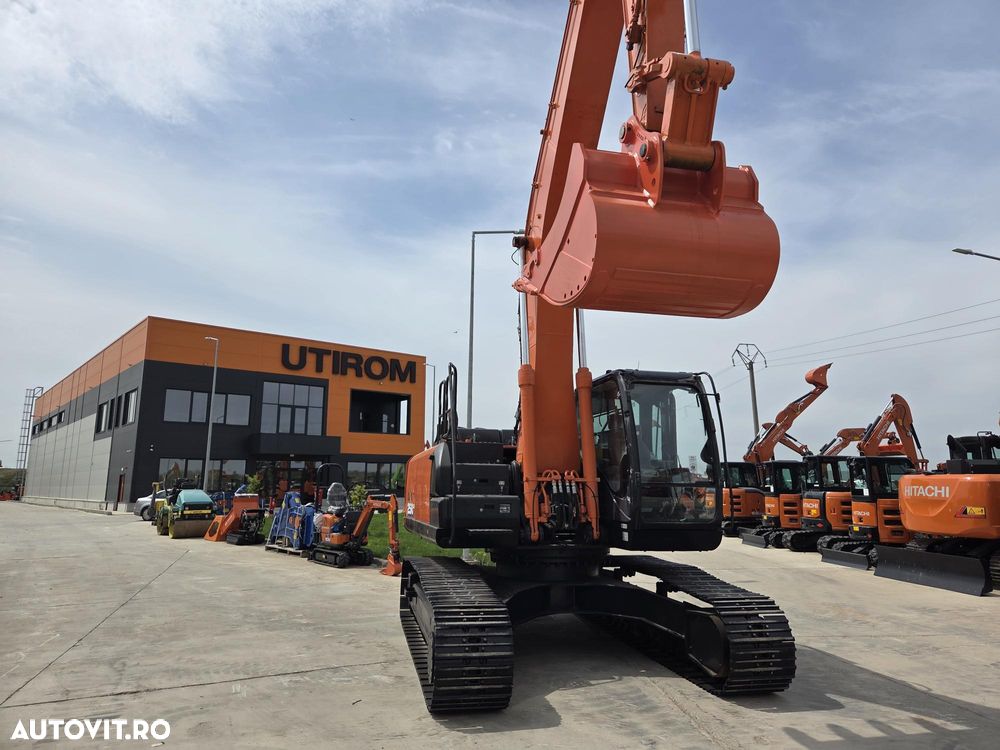 Hitachi ZX250, 6.535h, cupa NOUA 1,55mc, Masa 27,2tone, 2018, INGUST latime 2,99m, adancime sapare 7m, consum mediu 12,6l/h, lant 80% ok doar 620h deplasare, camera spate si laterale, inst picon, inst rotire, Isuzu 173CP, posibil leaasing-PROMOTIE 89.900 EUR - 7