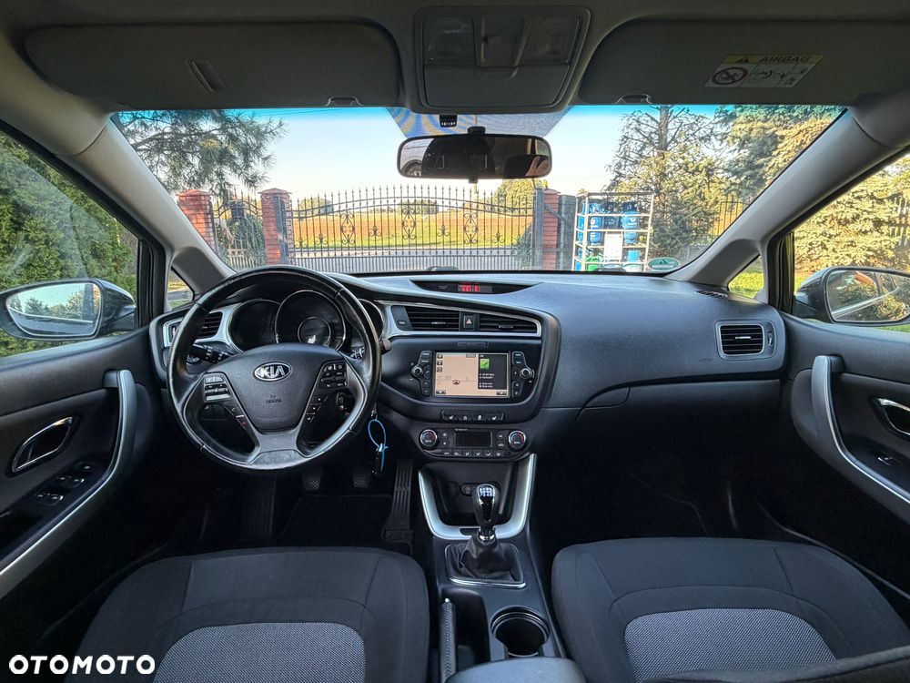 Kia Ceed 1.6 CRDi 136 ISG Dream Team Edition - 32