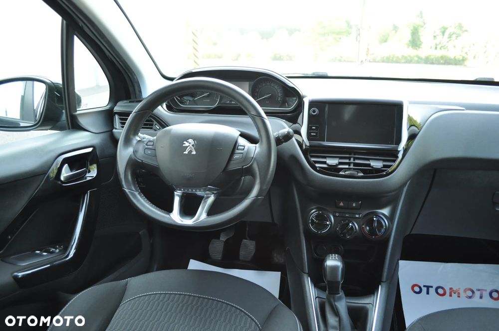 Peugeot 208 - 19