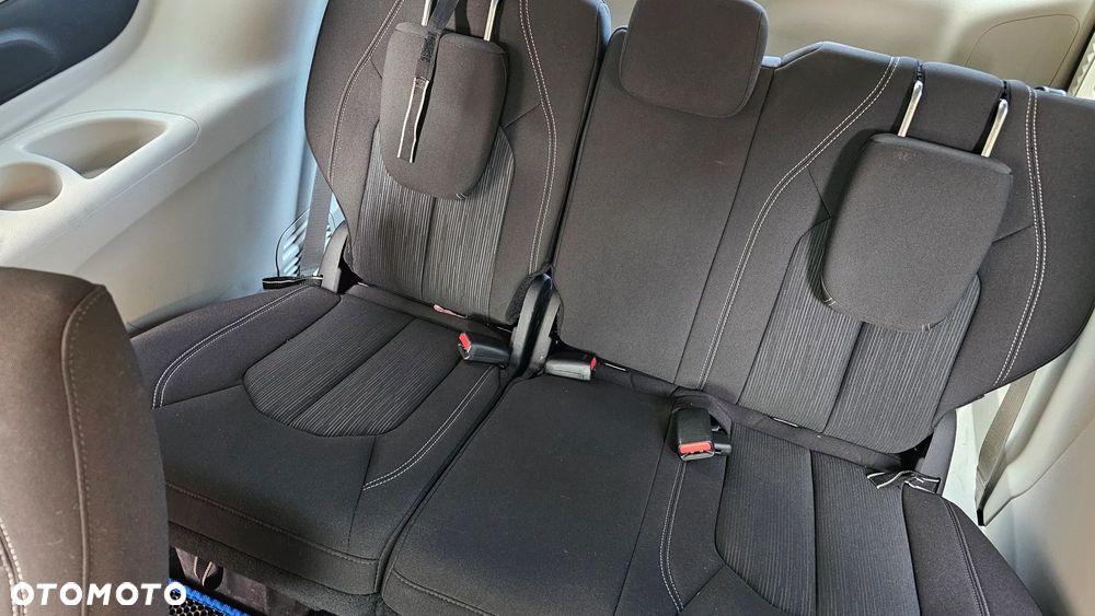 Chrysler Pacifica - 32