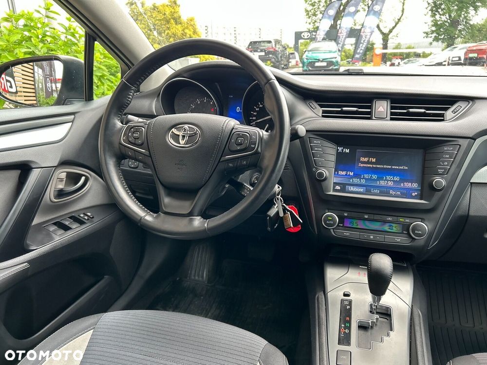Toyota Avensis - 12