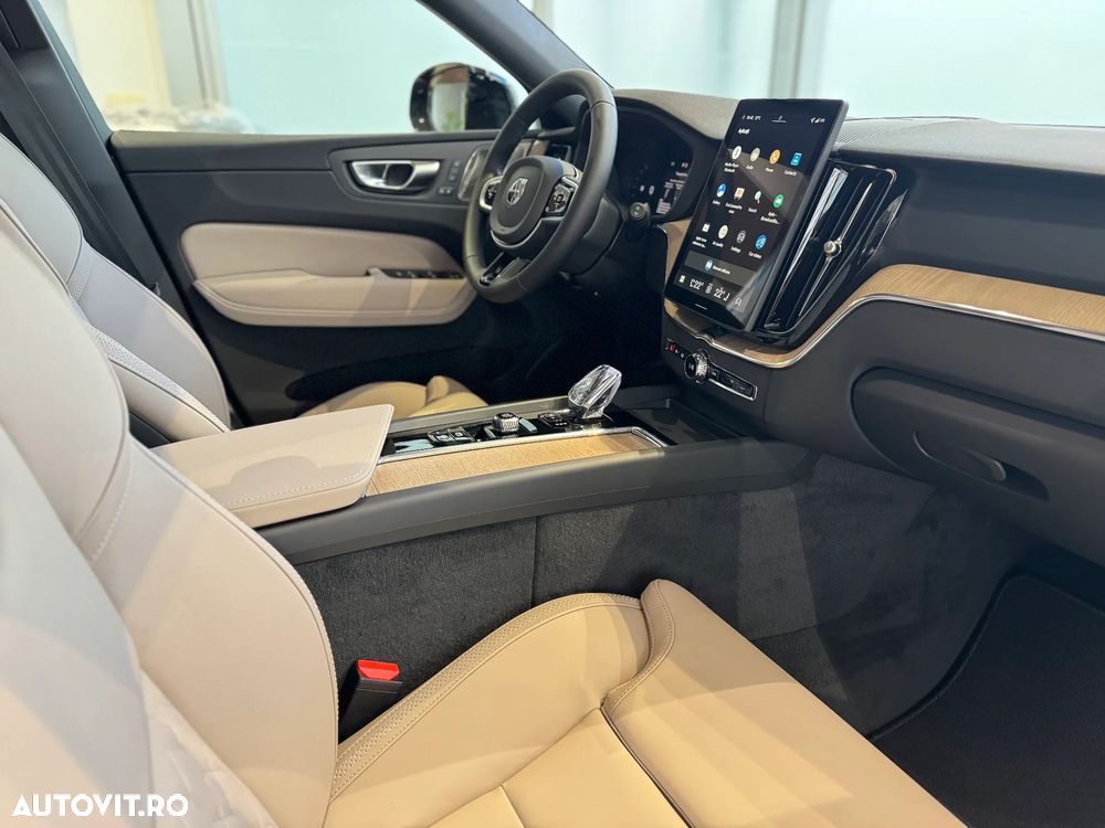 Volvo XC 60 B5 AT AWD MHEV Plus Dark - 19