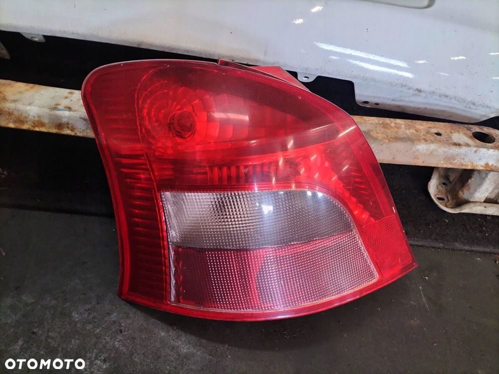 KOMPLETNY TYŁ KLAPA ZDERZAK LAMPA TYŁ TOYOTA YARIS II 068 HB 5D - 11