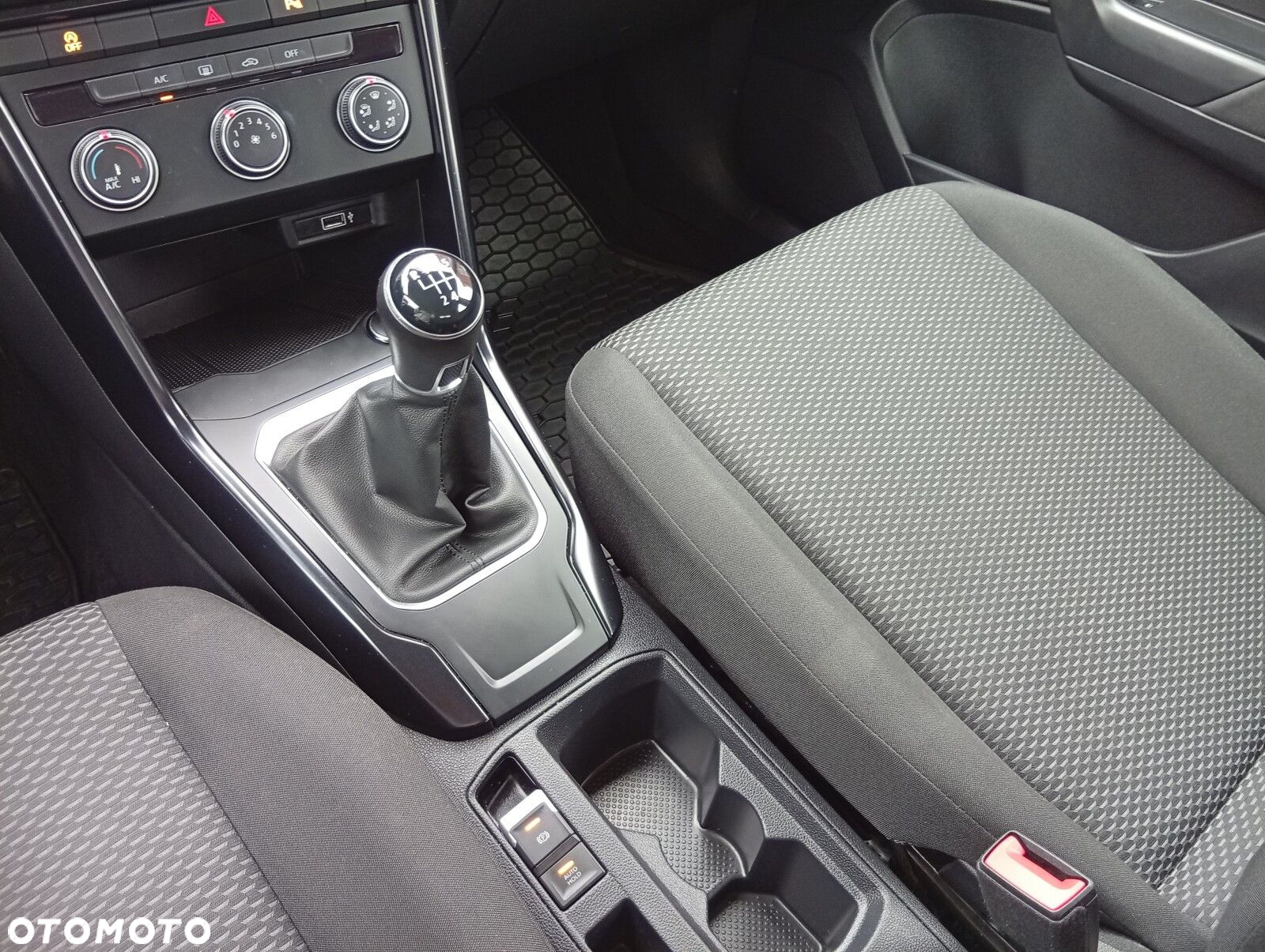 Volkswagen T-Roc - 34
