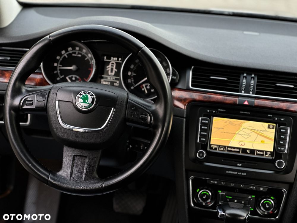 Skoda Superb 2.0 TDI DSG Exclusive - 32