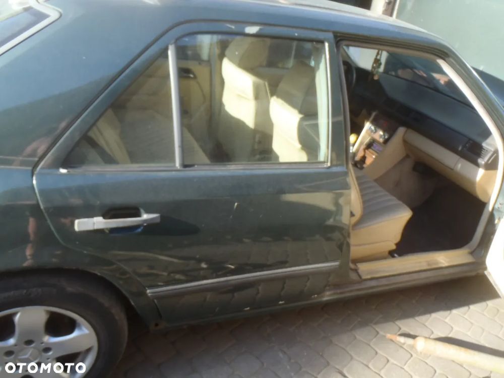 błotnik drzwi klapa tył mercedes w 124 w124  b ładne jak na ten rok 1988 duzo do nich - 13