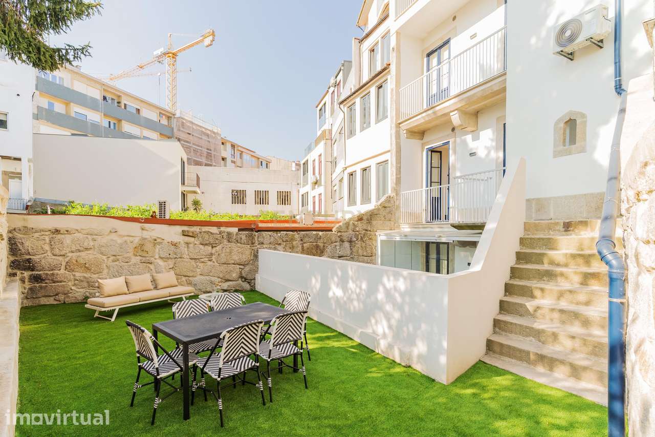 T0+1 com Jardim Privativo de 54 m² | Rua de Santa Catarina | Centro do - Grande imagem: 3/33