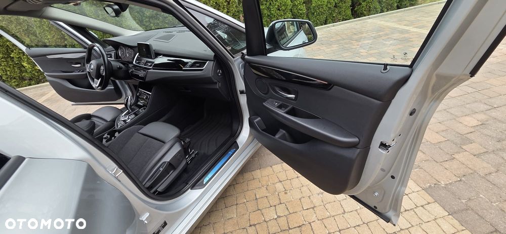 BMW Seria 2 220d xDrive - 14